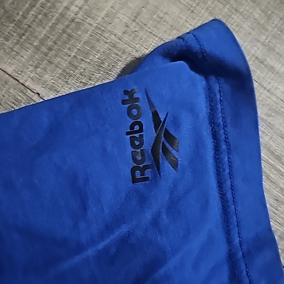 Free Gift In Bundle Reebok Men's small shirt - Picture 2 of 4